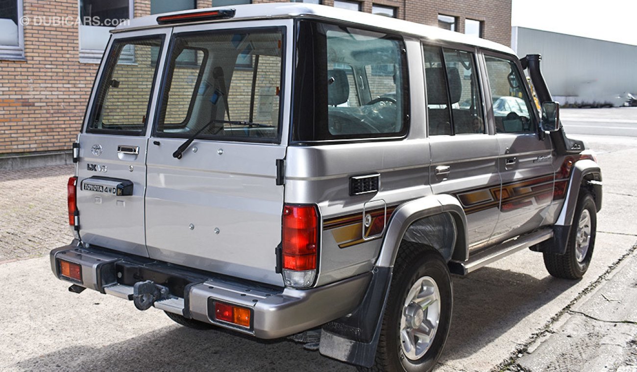 Toyota Land Cruiser Hard Top (76) 4.5 Diesel, 6 seats available in Europe