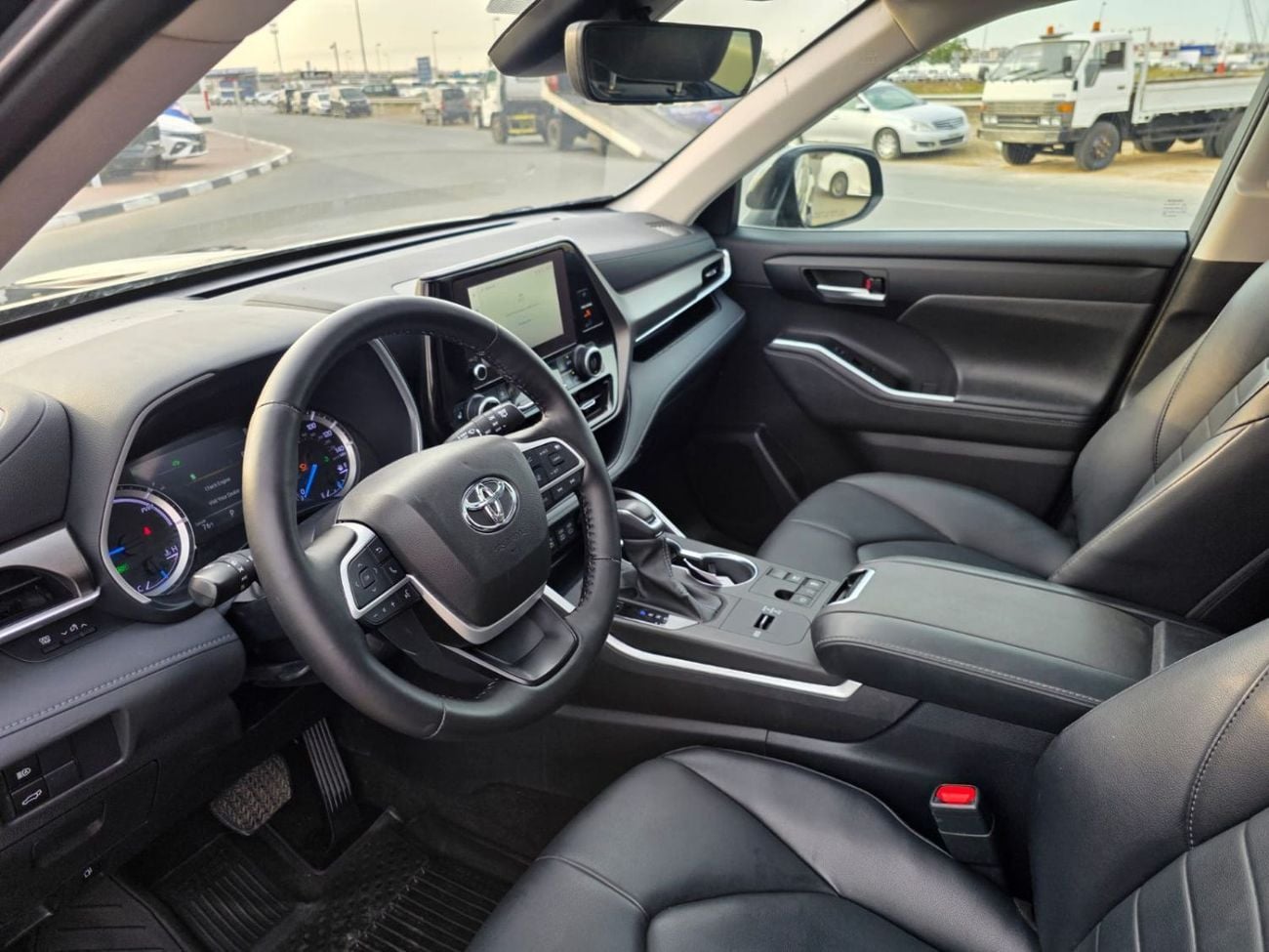 تويوتا هايلاندر  2.5L hybrid (AWD)