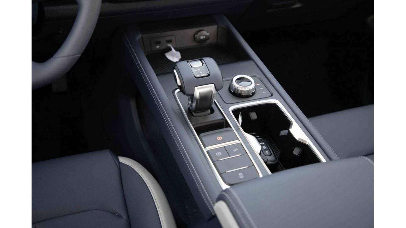 JMC Grand Avenue 2024 JMC Grand Avenue 2.3 DV 4X4 - White Pearl Inside Black & White | Export Only