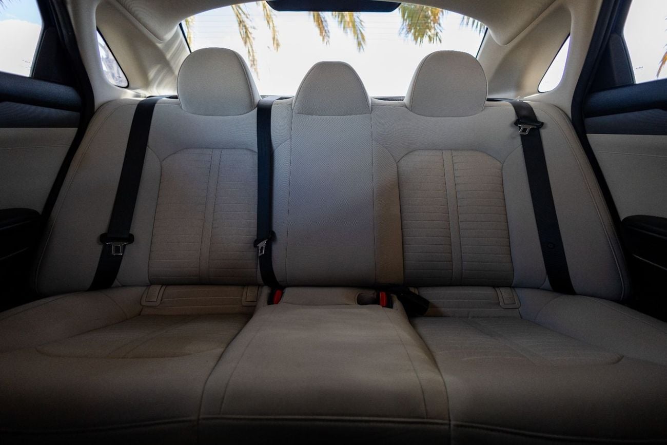 كيا K5 2.0L LX Kia K5 2023 GCC under Agency Warranty with Flexible Down-Payment.
