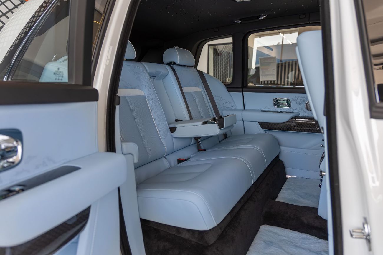 رولز رويس كولينان ROLLS-ROYCE CULLINAN | BLACK BADGE | FULL OPTIONS | BESPOKE SOUND SYSTEM | GCC SPECS | DEALER WARRAN