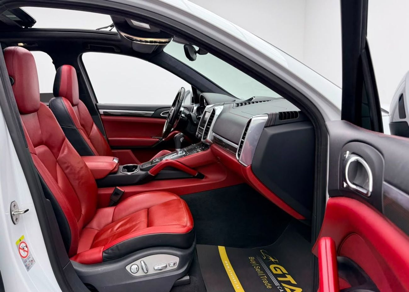 بورش كايان GTS 2016 Porsche Cayenne GTS, Full Service History, Carbon Fiber Interior, Excellent Condition, GCC