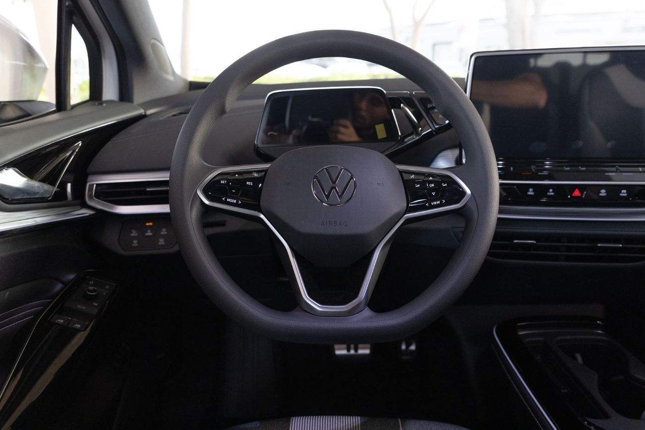 فولكس واجن ID.4 2022 VW ID4 Pure+ 19 بوصة FP - أبيض من الداخل أسود ورمادي | للتصدير فقط