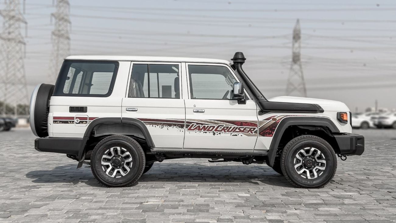 تويوتا لاند كروزر 70 LC76 LX 2.8L AT Diesel 2026 (White-Brown) Omani