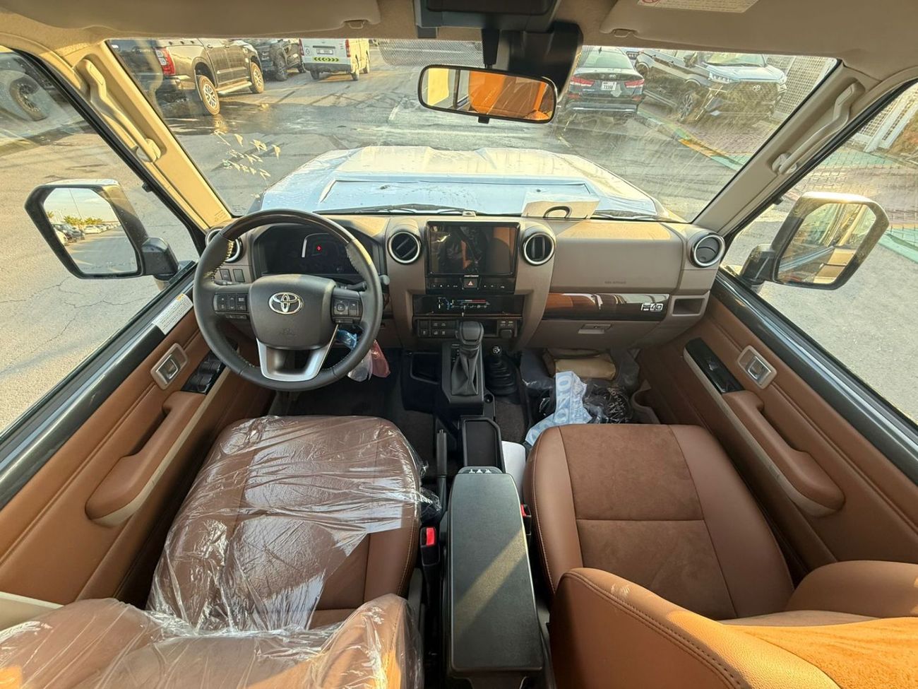 تويوتا لاند كروزر 70 TOYOTA LC76 HARDTOP 2.8L DIESEL TURBO 5 DOORS FULL OPTION 2025 MODEL