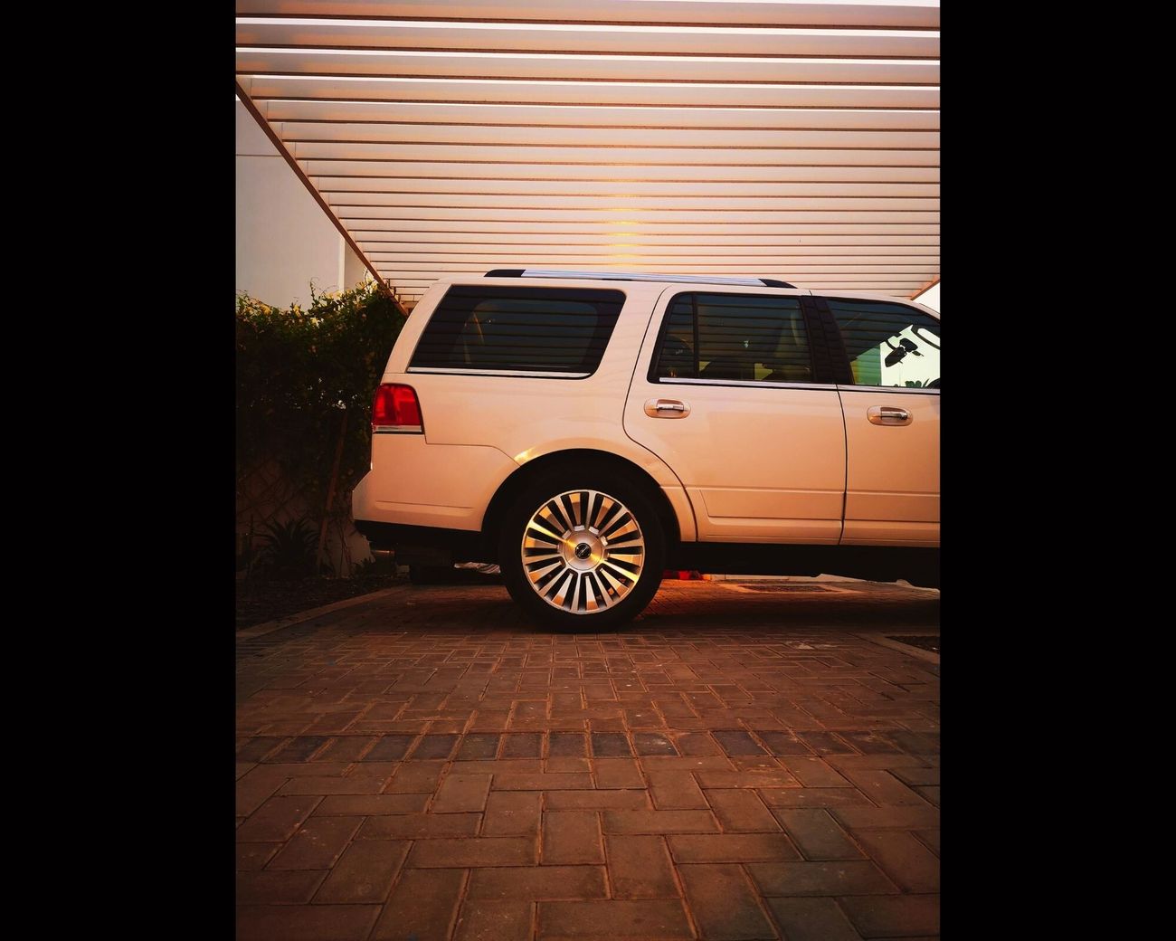 Lincoln Navigator Std 3.5L (385 HP)
