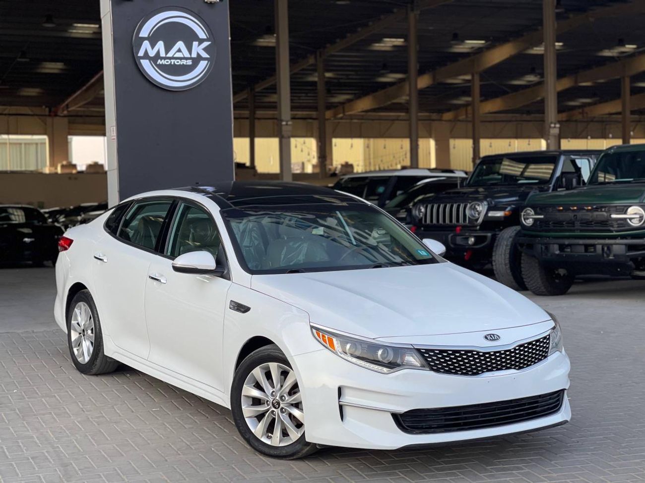 Kia Optima LX 2.4L 2.4L V4  /PANORAMIC SUNROOF / BIG SCREEN / BLIND SPOTS / APPLE- ANDROID AUTO / IN PERFECT CO