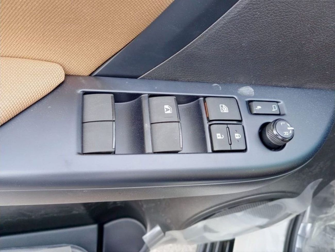 تويوتا فورتونر SR5 2023 A/T 4X4 , V4 2.7L Gasoline suv White color EXPORT ONLY