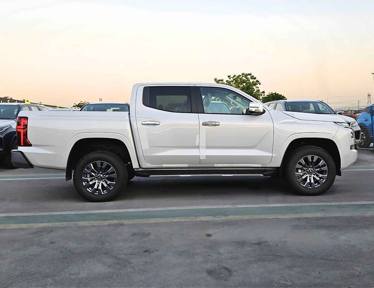 ميتسوبيشي L200 SPORTERO / 2.4L DSL/ A/T / FULL OPTION / 4WD (CODE # SPORTERO)