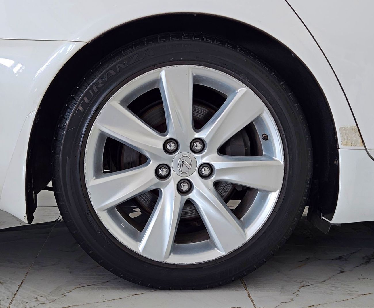 Lexus LS 600 Hybrid - VIP fully loaded with long wheel base and massaging chair