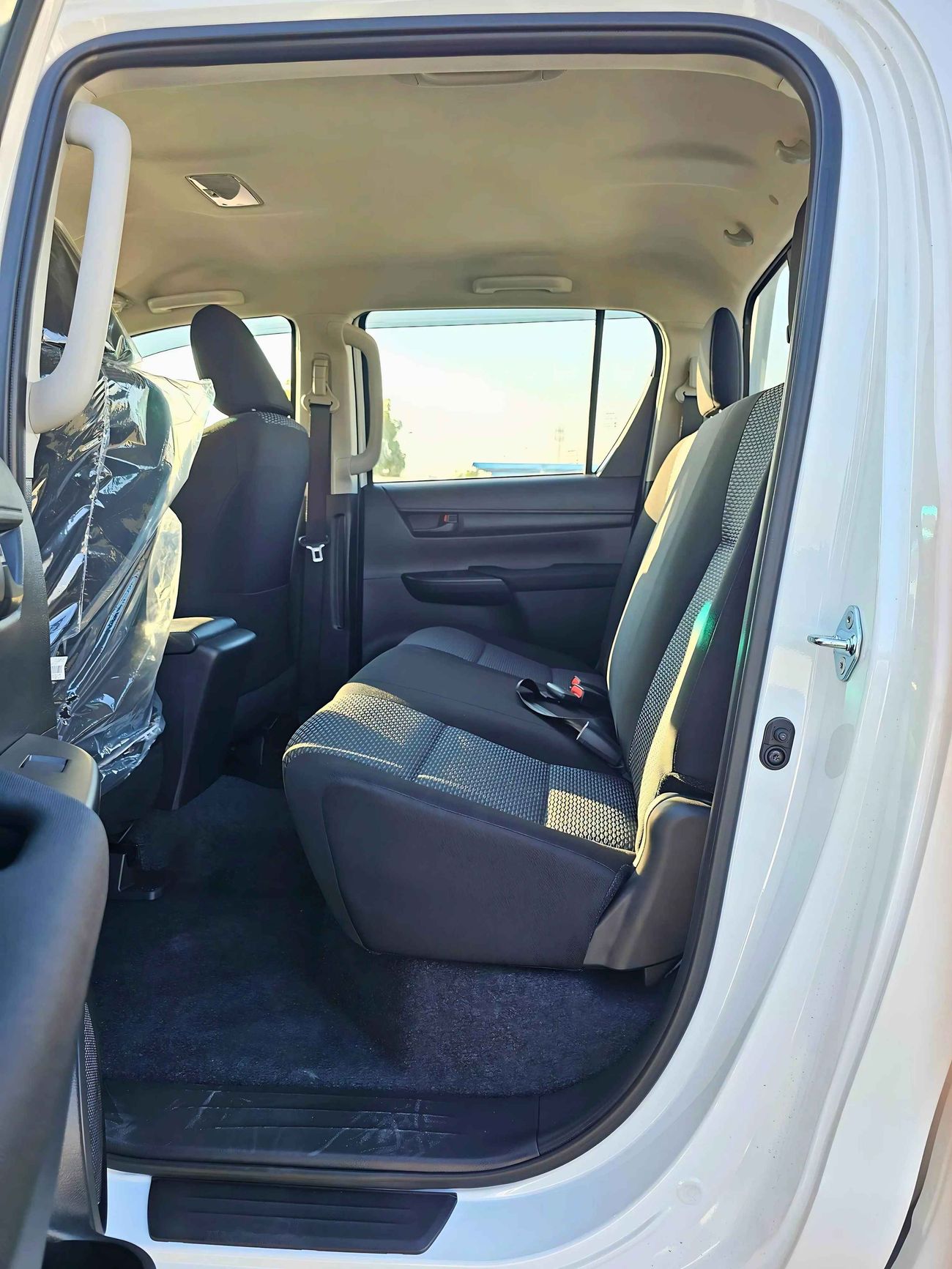 Toyota Hilux NARROW BODY /2.4L A/T DIESEL/ DOUBLE CABIN 4X4/BASIC WITH POWER WINDOWS/CODE#HD