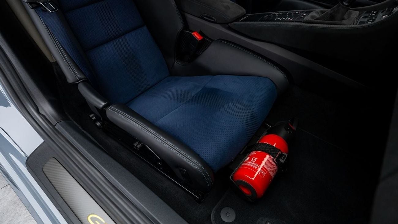 بورش كايمان GT4 RS Weissach - 2022 - GCC Specs - Under Warranty