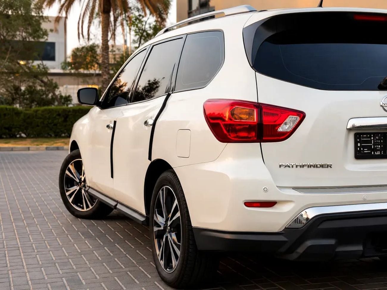 Nissan Pathfinder 873 P.M | SL | GCC Specs | Low Mileage | Family SUV