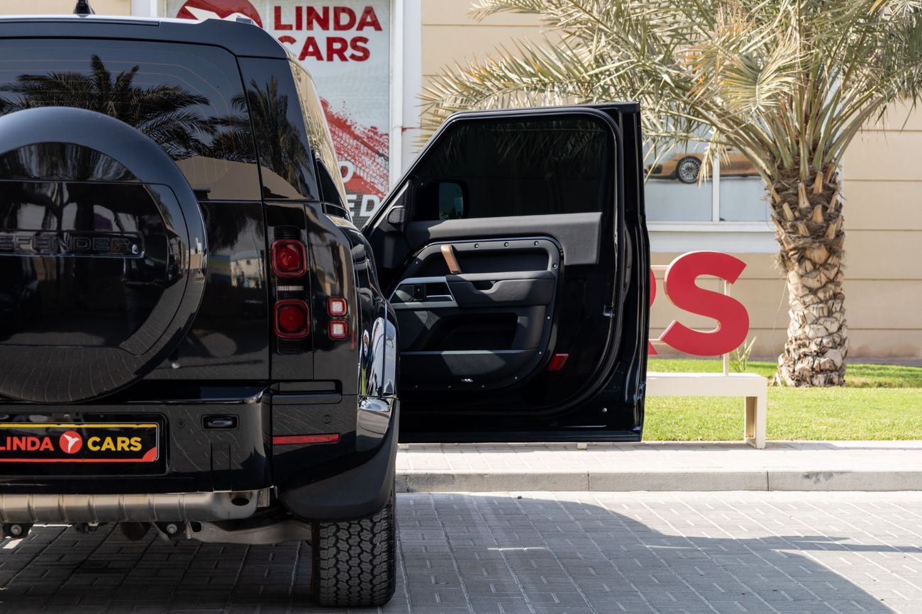 لاند روفر ديفندر P300 90 X-Dynamic SE 2.0L (5 Seater)