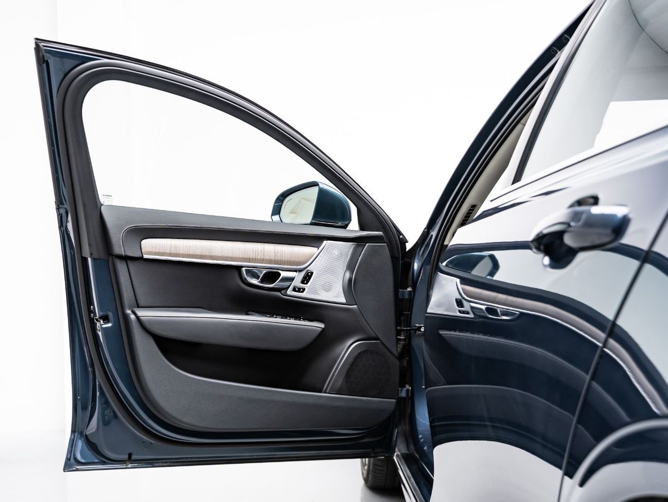 Volvo S90 B5 2.0T Powertrain 2023 Volvo S90, 2028 Volvo Warranty, Full Volvo Service History, Low KMs, GCC