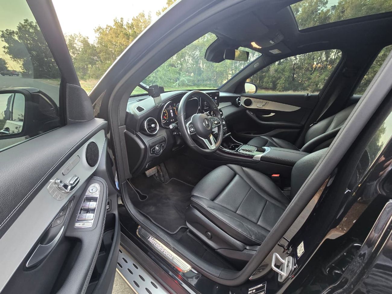 مرسيدس بنز GLC 220 d MERCEDES GLC-220d // KOREAN 2022//ORGINAL PAINT // ACCIDENT FREE //LOW MILEAGE//PERFECT CONDITION