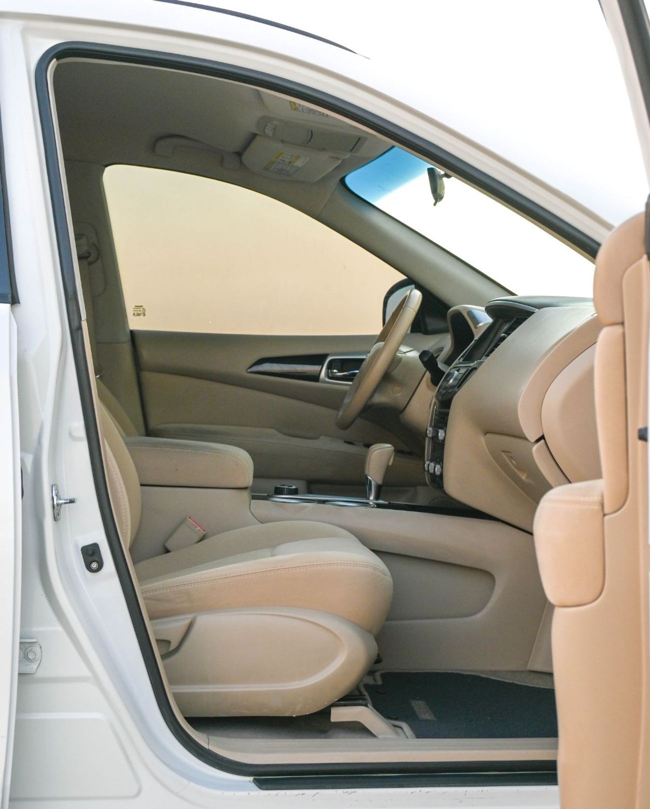 نيسان باثفايندر نيسان باثفندر 2015 SE MID بحالة ممتازة من الداخل والخارج