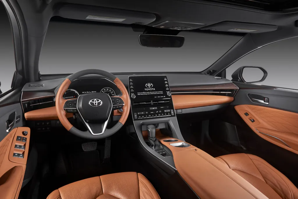 Toyota Avalon interior - Cockpit