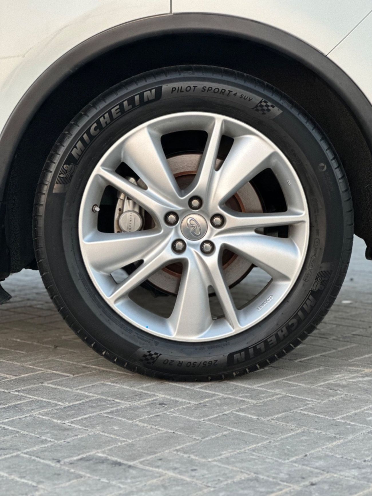 Infiniti QX70 MODEL 2017 GCC CAR PERFECT CONDITION INSIDE AND OUT SIDE FULL OPTION SUN ROOF LEATHER SEATS 5 camera