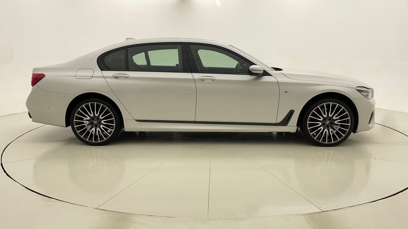 بي أم دبليو 750Li M SPORT 4.4 | بدون دفعة مقدمة | اختبار القيادة في المنزل