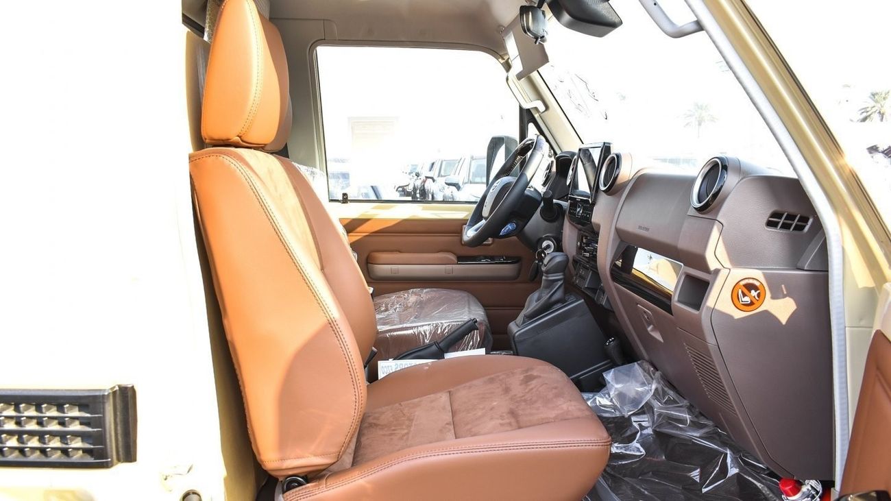 تويوتا لاند كروزر بيك آب 4.0L V6 Petrol Single Cabin  Auto Transmission