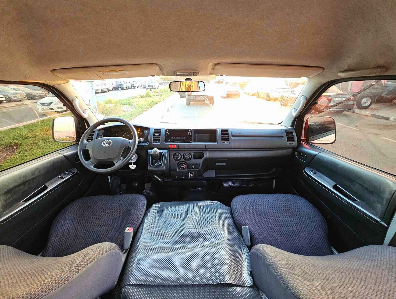 Toyota Hiace HIGHROOF/ PATROL MANUAL/ PASSENGER/ OLD SHAPE/ EXPORT ONLY/ LOT# 102310