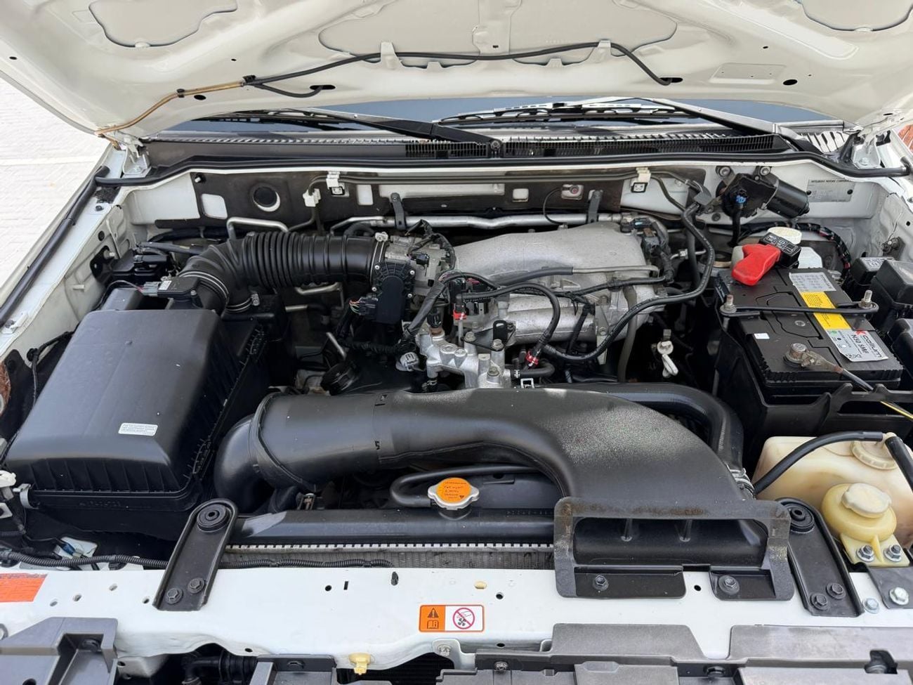 ميتسوبيشي باجيرو  3.5L Petrol | RockFord System | Sunroof
