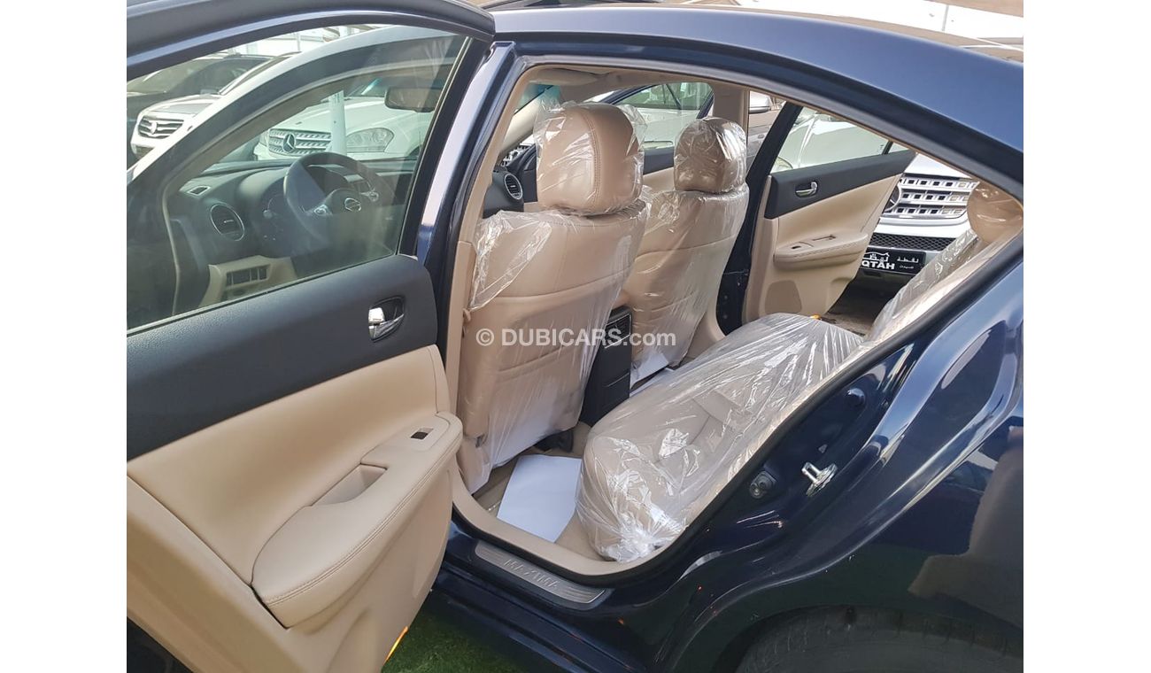 Nissan Maxima GCC Number One - Full Option - sunroof - Leather - Back Wing - Screen - Sensors -Excellent condition