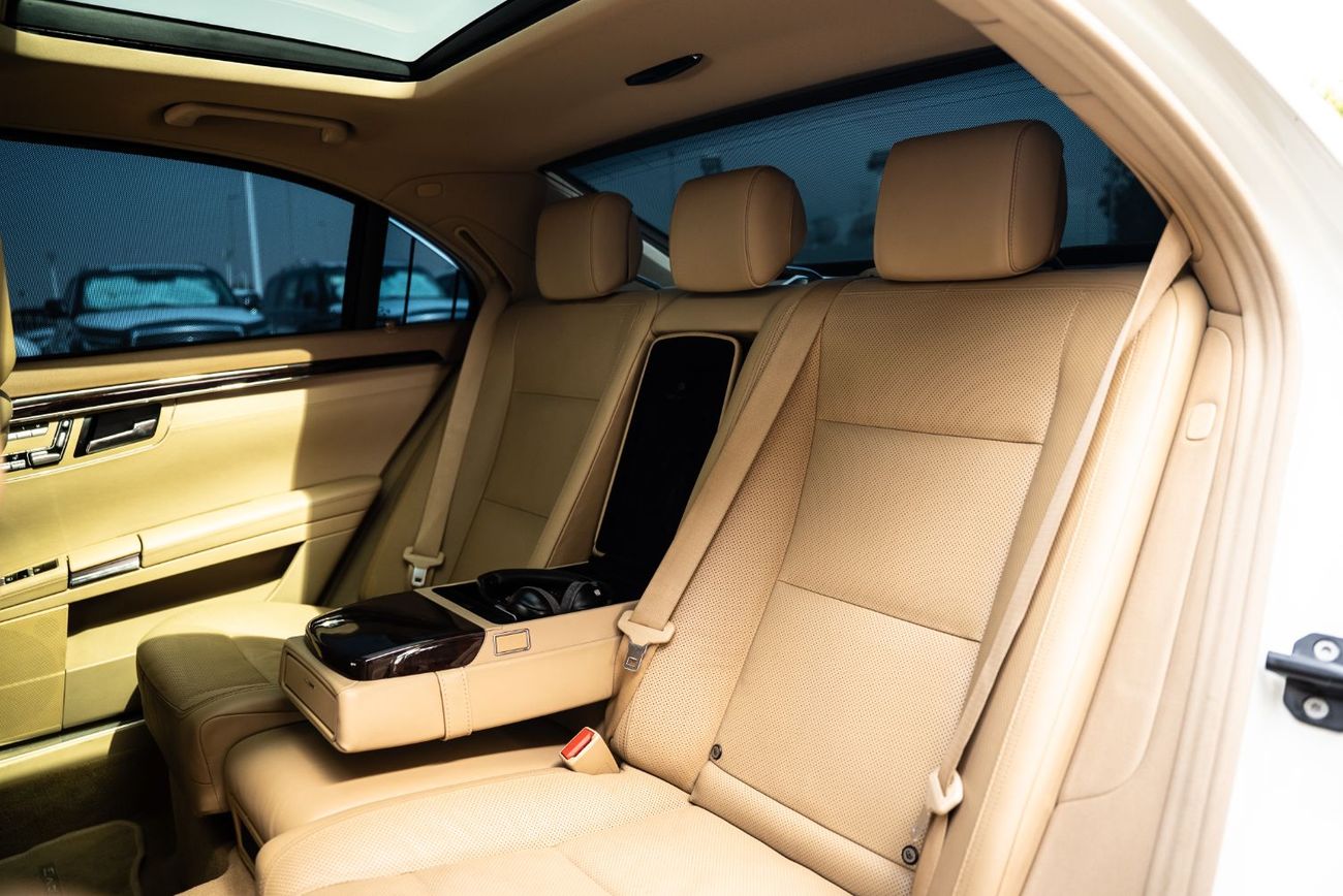 مرسيدس بنز S 500 AMG 4.7L V8 AMG GCC 2013 In Good Condition