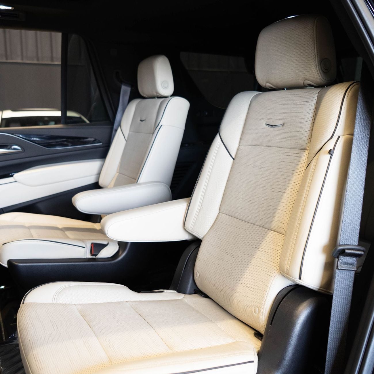 Cadillac Escalade Premium Luxury Platinum 6.2L AWD AED 4,024 P.M • 0% Downpayment • Cadillac Escalade Premium Luxury P