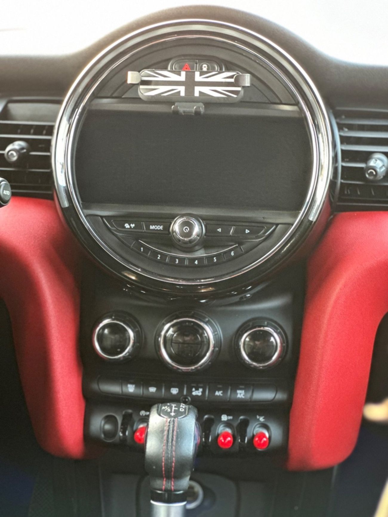 ميني كوبر إس موديل 2015 خليجي فل مواصفات بانوراما السياره حاله ممتازه من الداخل و الخارج فل مواصفات بانوراما