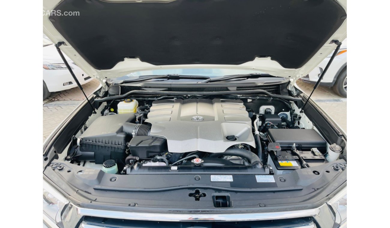 تويوتا لاند كروزر Toyota ZX Landcruiser Petrol Engine model 2018 top of the range car very clean and good condition