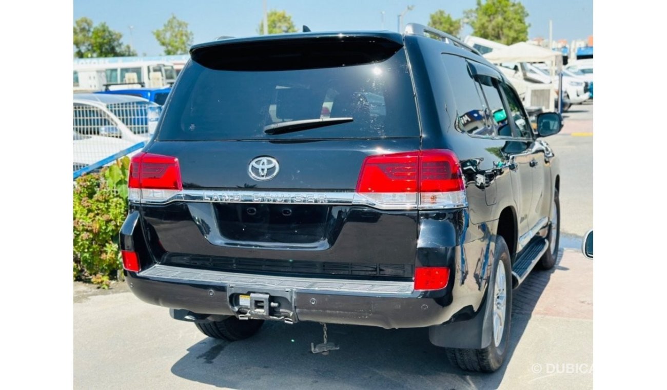 تويوتا لاند كروزر Toyota Landcruiser RHD Diesel engine model 2021 full option car very clean and good condition