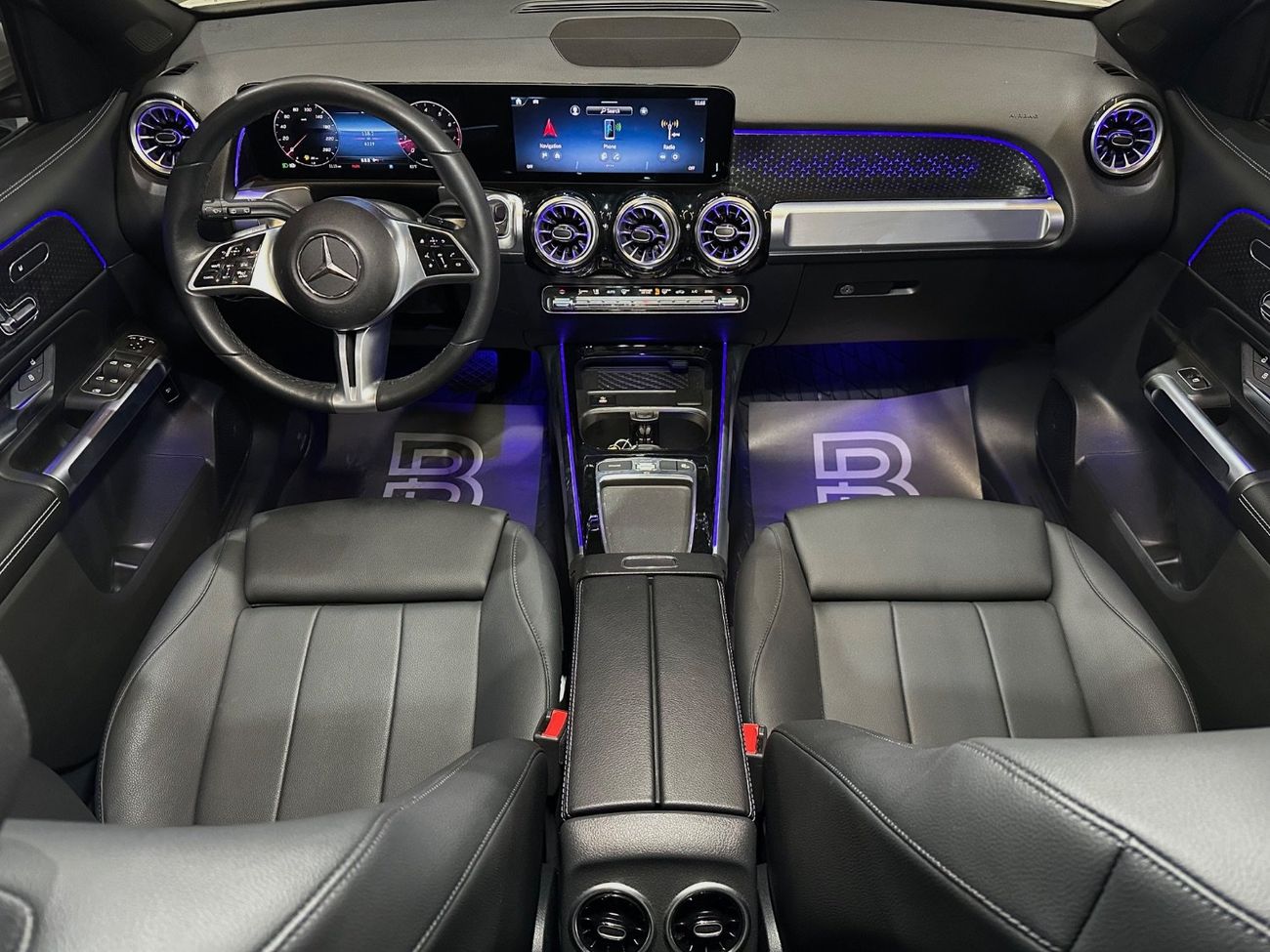 مرسيدس بنز GLB 250 4MATIC 2.0L (221 HP) MERCEDES-BENZ GLB250 4MATIC | 2024 | FULL OPTIONS | VERY GOOD CONDITIONS