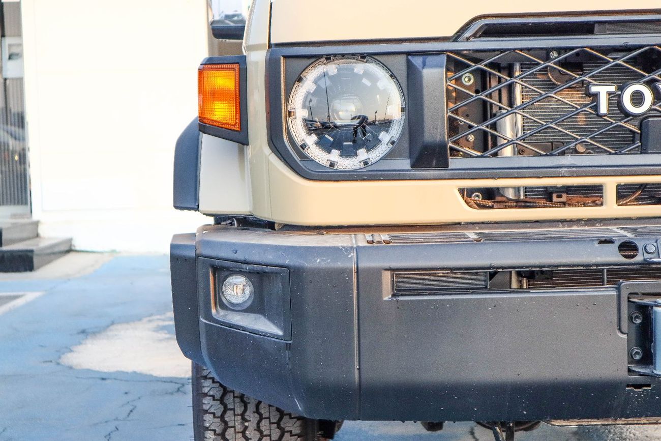 تويوتا لاند كروزر بيك آب Std 4.0L Single Cab Utility AWD