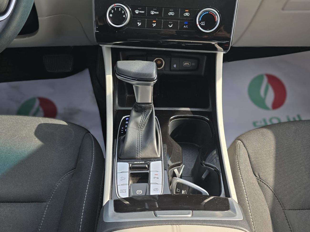 Hyundai Tucson 2.0L Smart (FWD) Used Hyundai Tucson Full Option  2.0L FWD SUV 5Doors GCC White Color 2022 Model