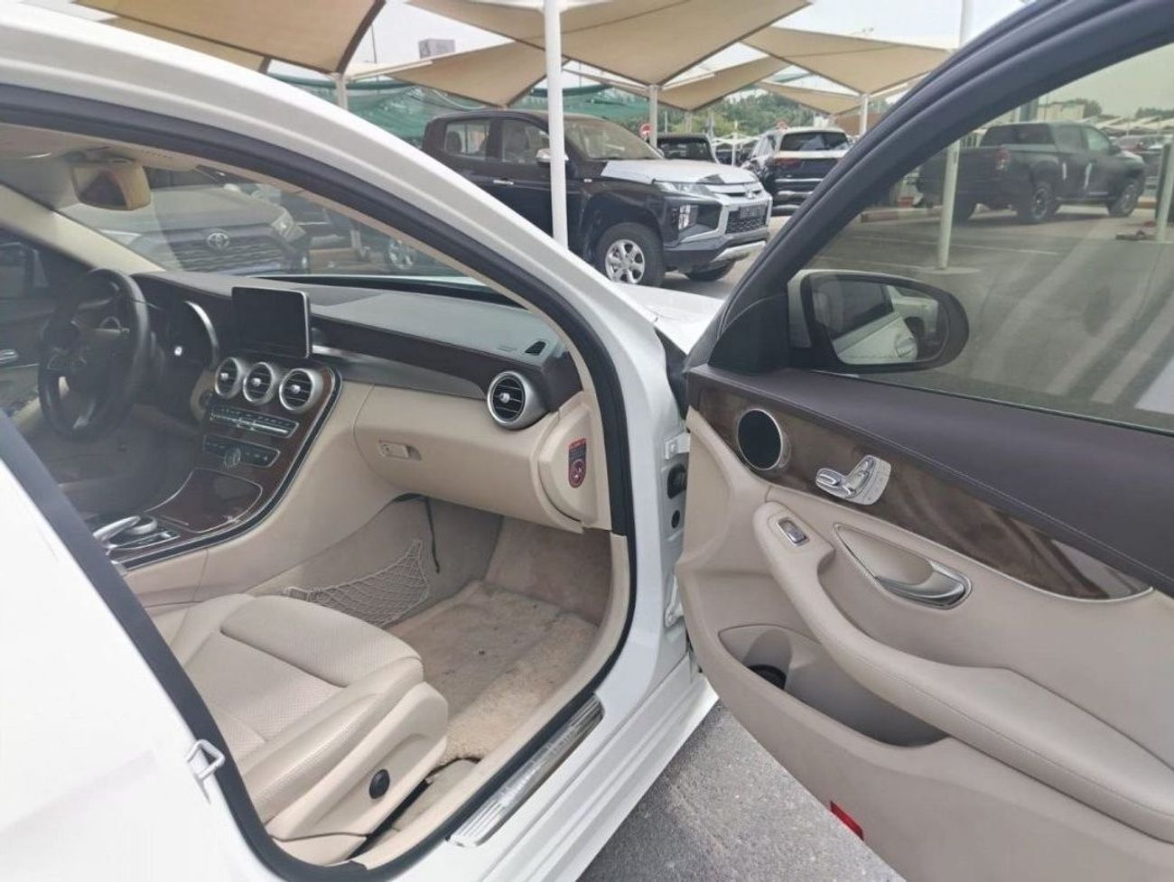 مرسيدس بنز C 200 MERCEDES C200 V4 2016