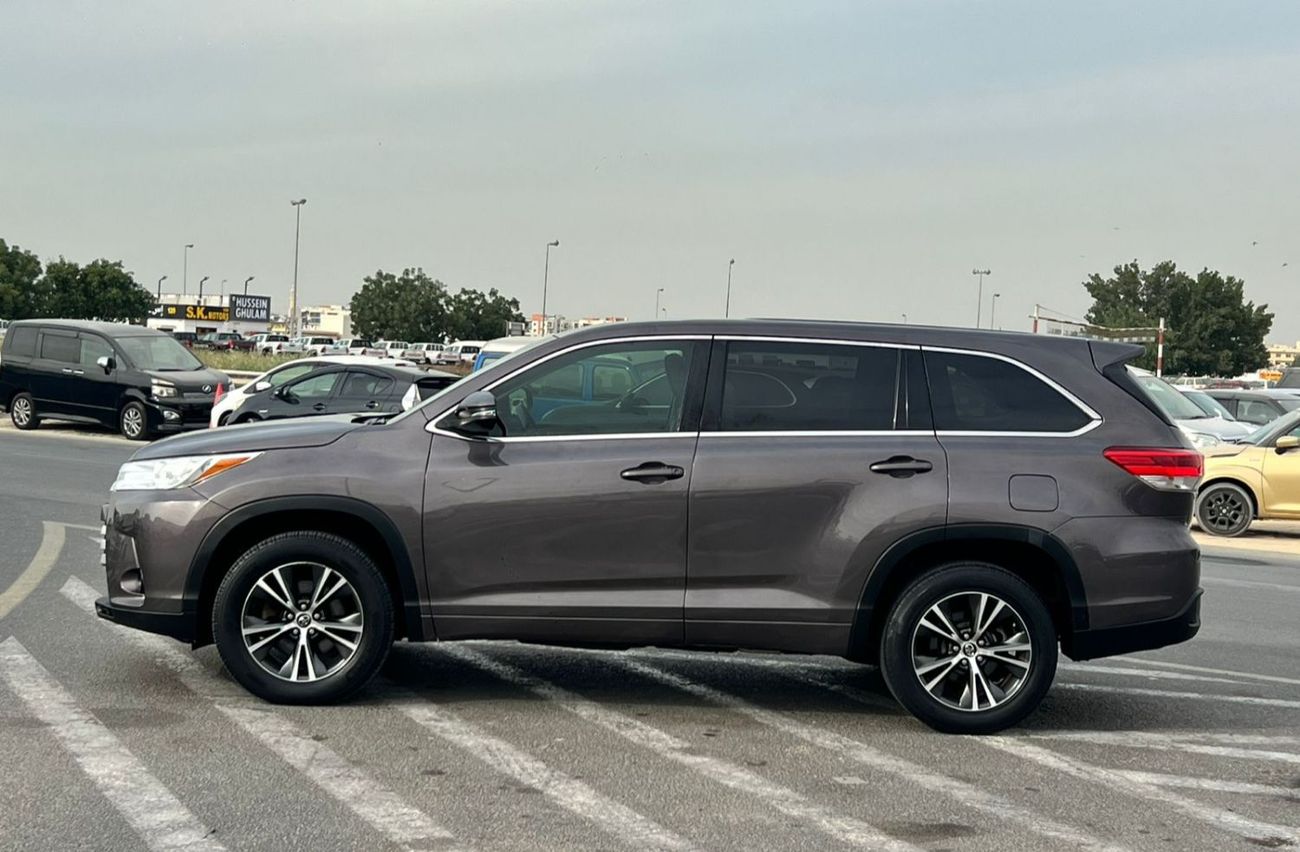 تويوتا هايلاندر 2018 Toyota Highlander LE+ 2.7L V4 - FWD - Petrol - Rare Stock - 7 Seater Rear CAM - 58,200 mileage 