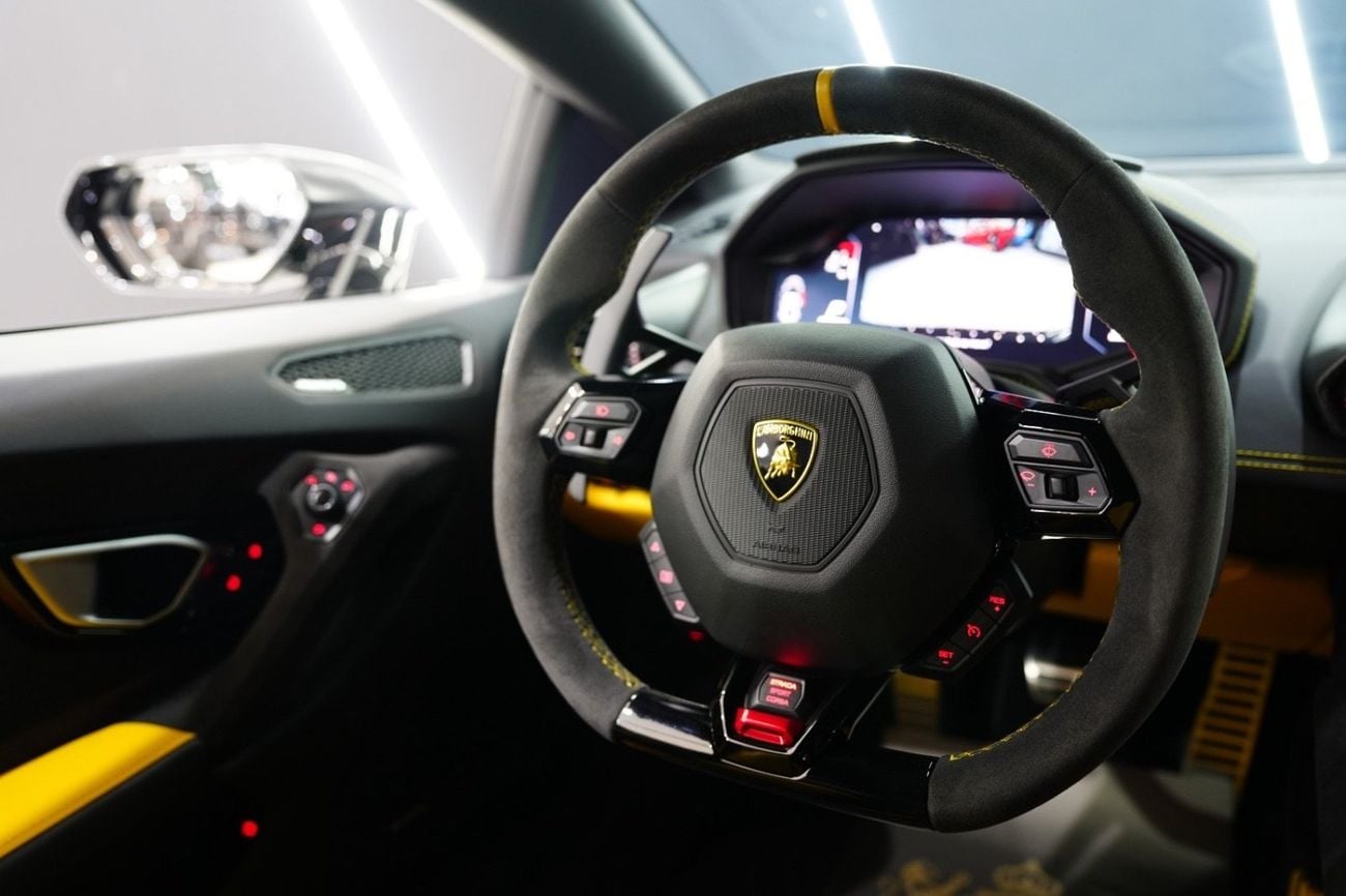 Lamborghini Huracan TECNICA LP 640-2, Carbon Interior, Lifting System, Apple CarPlay, Dealer Warr + Serv!