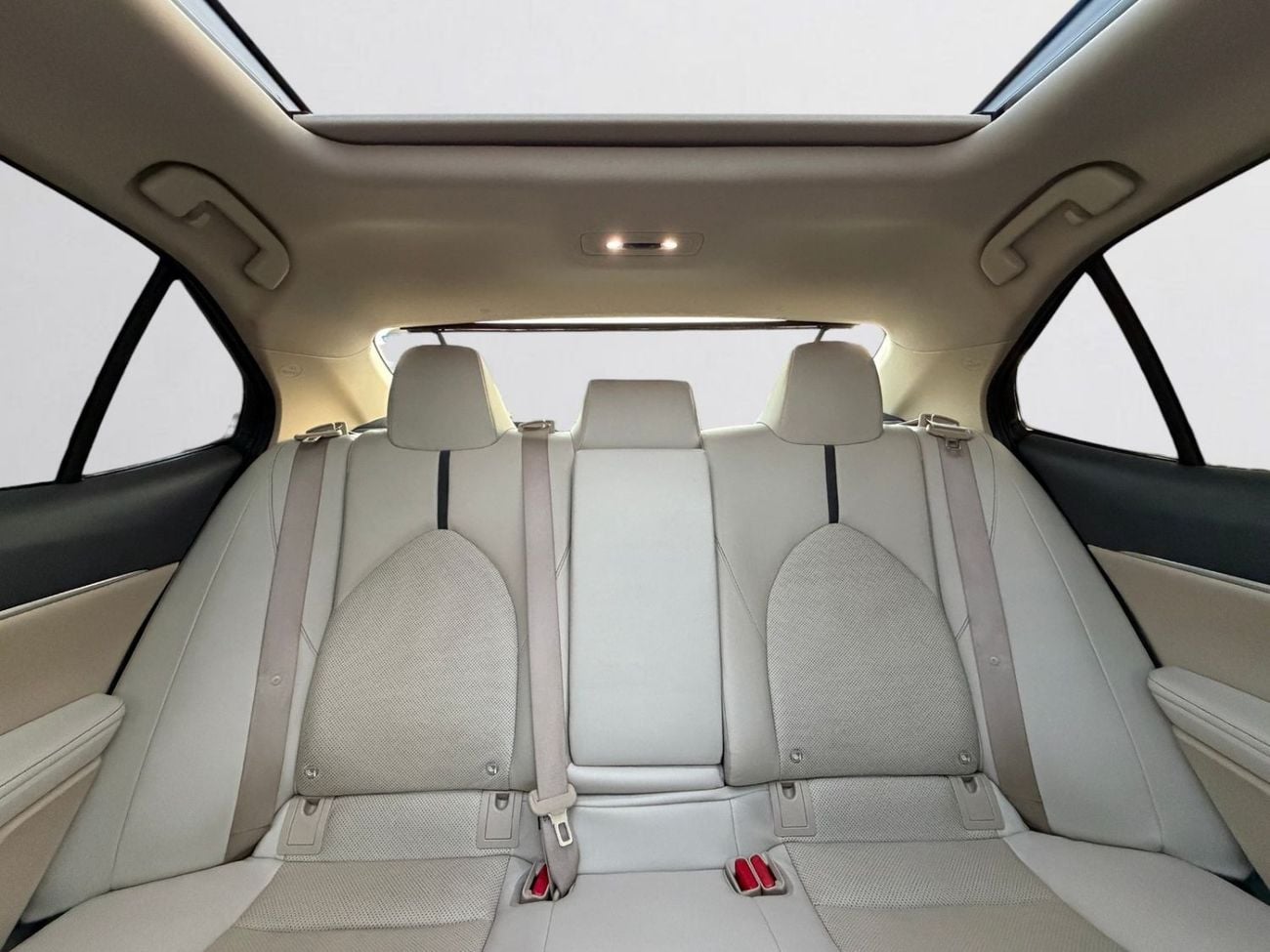 تويوتا كامري GLE HEV TOYOTA CAMRY HYBRID LIMITED | AGENCY WARRANTY | FULL AGENCY SERVICE HISTORY | 2024 | GCC SPECS
