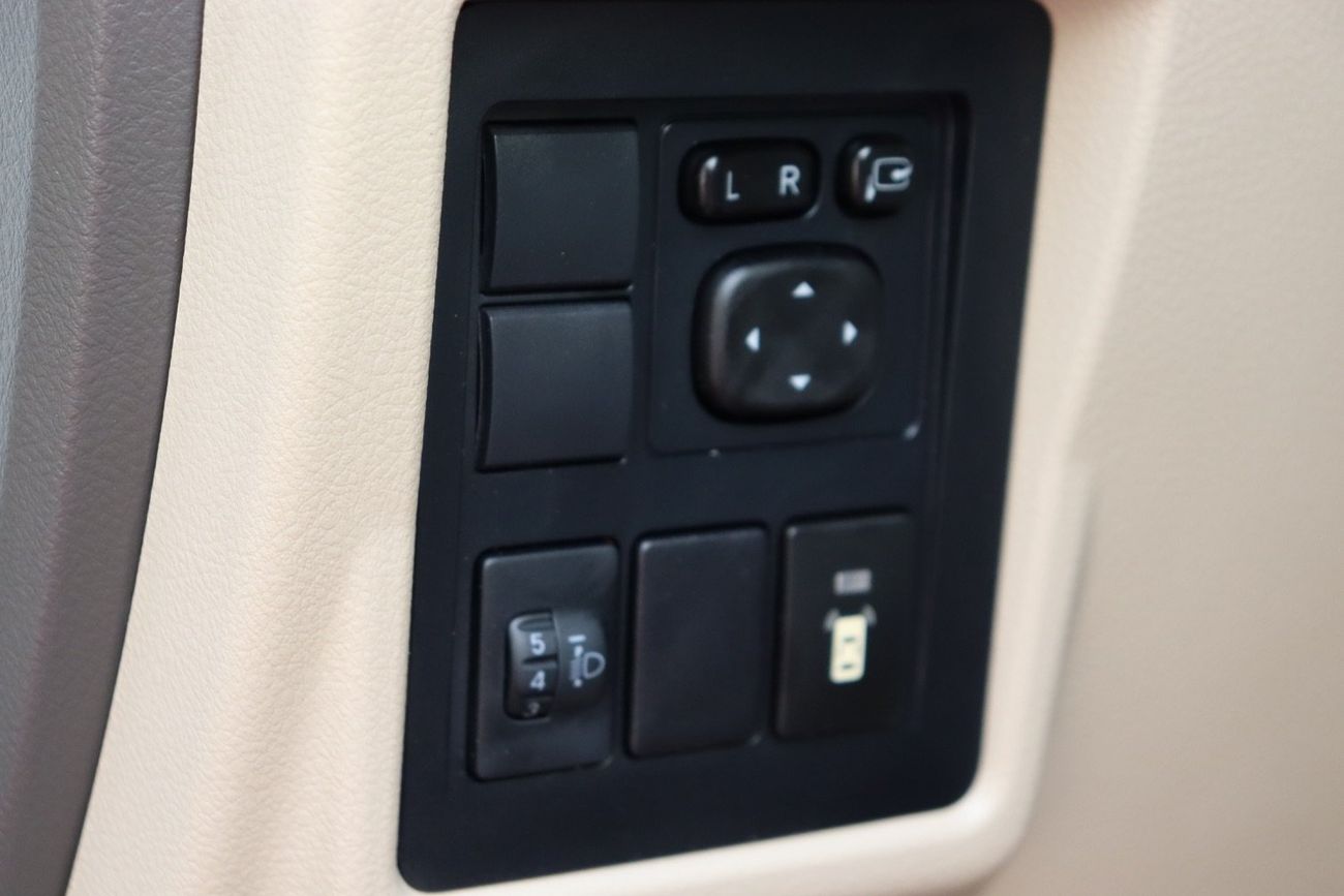 Toyota Prado VXR 4.0L AWD Toyota Prado VX.R / 2020 / V6 / GCC / Full Service History Available