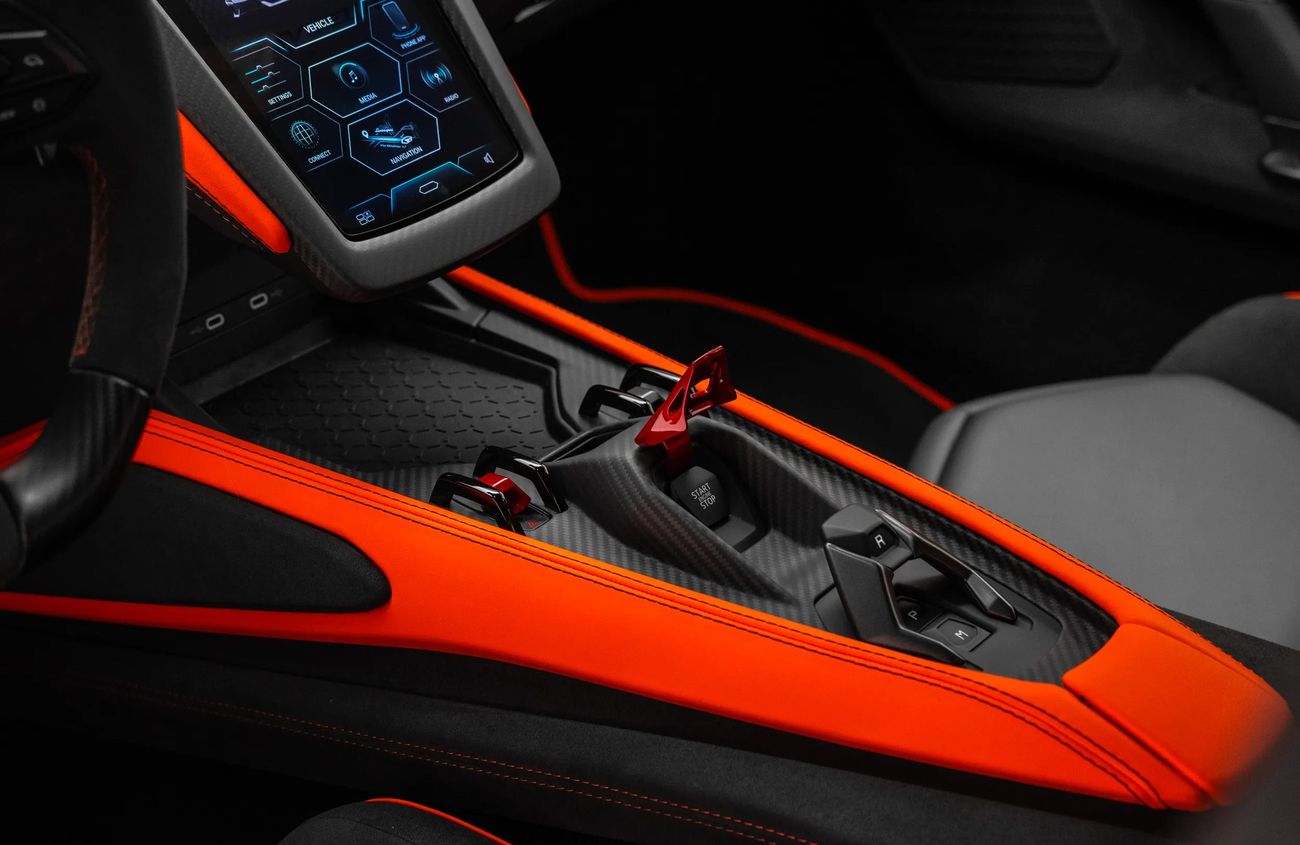 لامبورغيني ريفويلتو 6.5L V-12 Naturally Aspirated Engine + eMotor