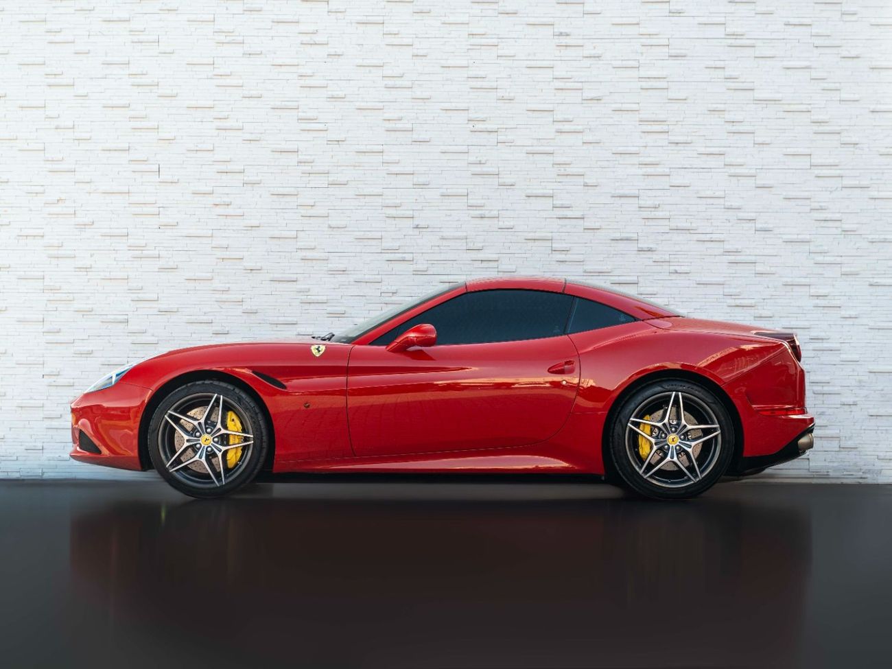 Ferrari California T FERRARI CALIFORNIA T • ONLY 54K KM • 3.9L TURBOCHARGED • OFFICIAL AL TAYER WARRANTY