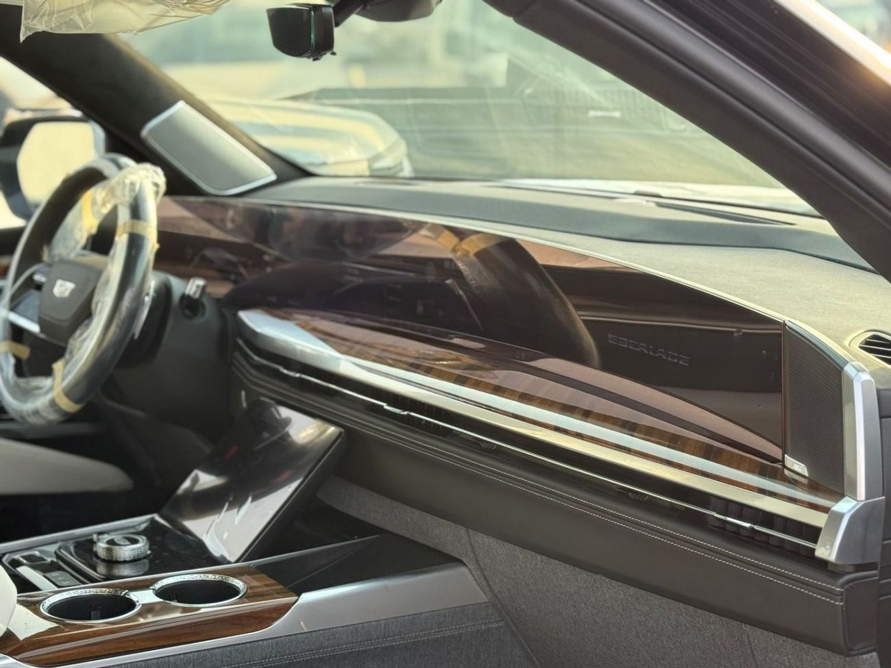 Cadillac Escalade Sport Platinum 6.2L 4WD Cadillac Escalade V8 6.2 L SUV AWD 4 Doors