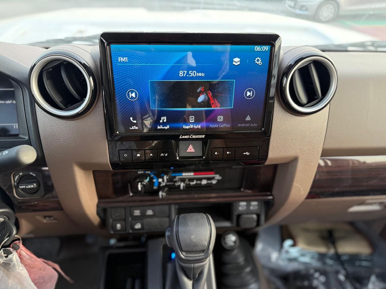 Toyota Land Cruiser Pick Up LC79 PICKUP 2.8L DIESEL D/C , FULL OPTION , A/T 2025 MODEL