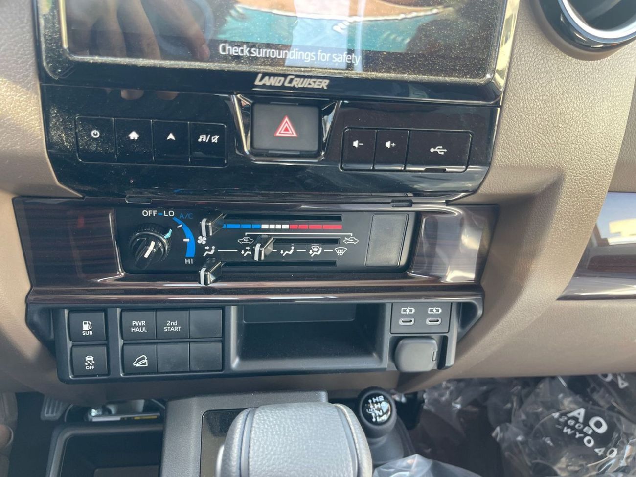 Toyota Land Cruiser Pick Up LC 79 Pickup S/C 4.0L Petrol A/T Full Option 2025 Model