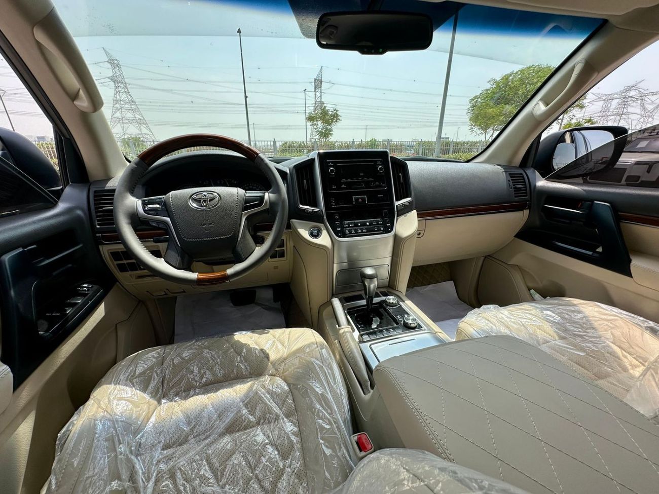 تويوتا لاند كروزر Toyota landcruise 2018Model Engine 4.0 petrol v6 colour Black Transmission Automatic Interior.Begie 