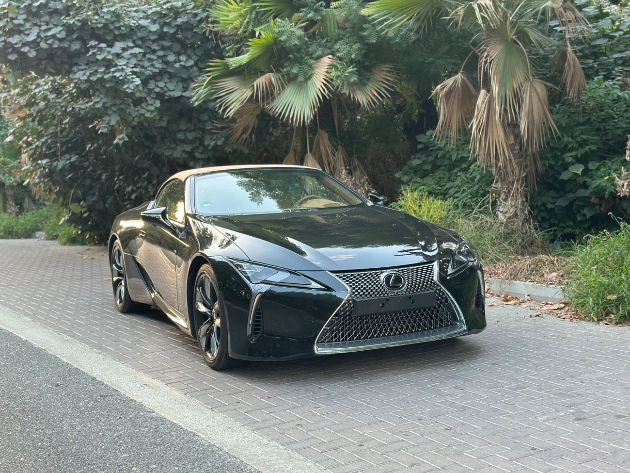 لكزس LC500 كابريوليه Titanium  5.0L