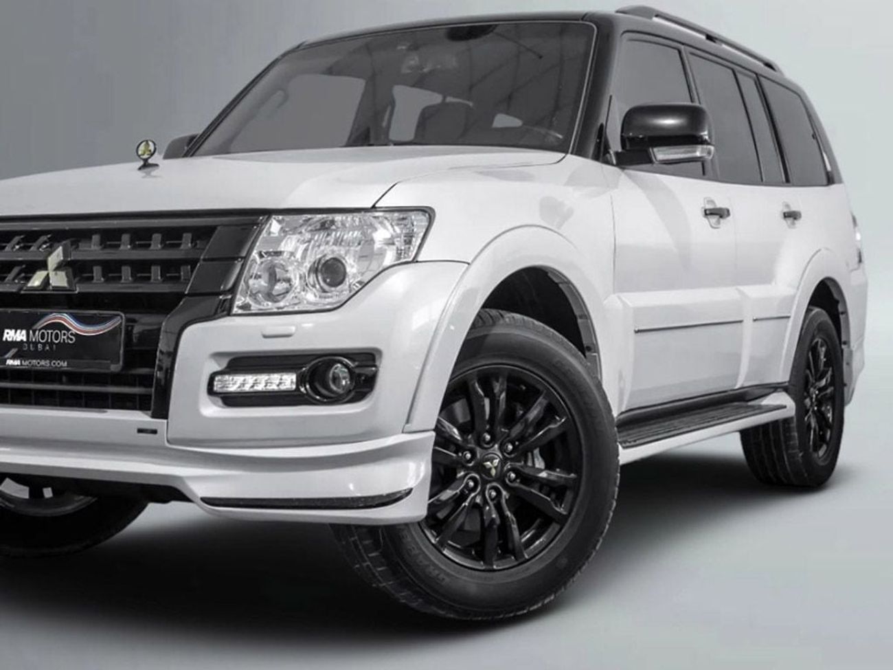 ميتسوبيشي باجيرو Signature Edition 3.8L V6