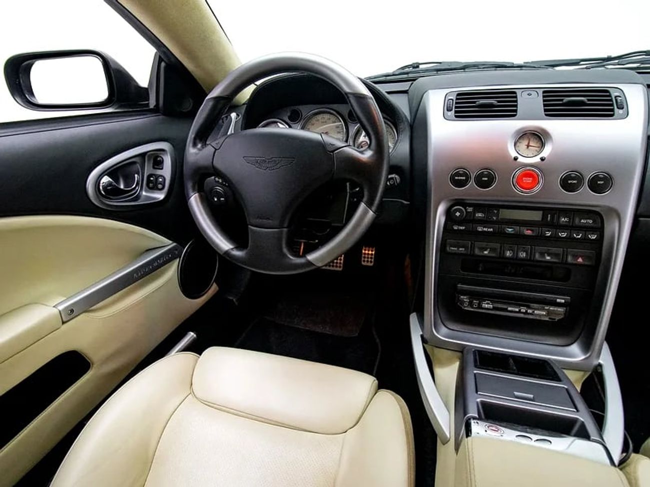 أستون مارتن فانكويش